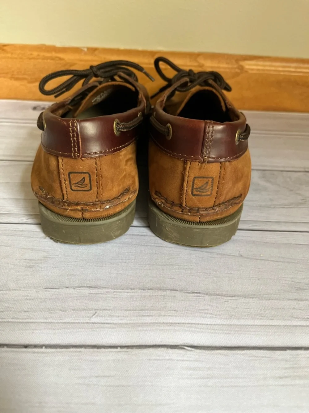 Men’s Sperry top sider Leeward 2 eye 2 tone brown leather boat shoe. Size 8.5